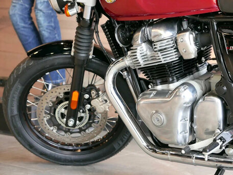 2025 Royal Enfield Interceptor, красный, 689000 рублей, вид 3