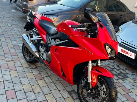 2019 Honda VFR 800, красный, 950000 рублей, вид 4