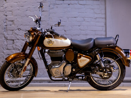 2025 Royal Enfield Classic 350, коричневый, 493000 рублей, вид 4
