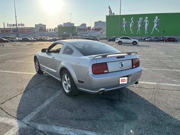 2005 Ford Mustang V, серый, 3100000 рублей - вид 4