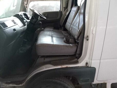 2003 Mazda Titan, белый, 1100000 рублей, вид 3
