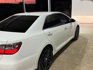 2016 Toyota Camry VII (XV50) Рестайлинг, белый, 2800000 рублей, вид 4