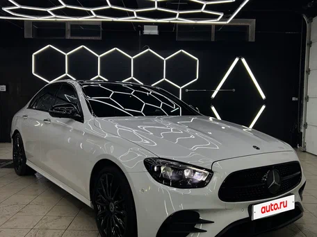 2020 Mercedes-Benz E-Класс 350 V (W213, S213, C238) Рестайлинг, белый, 4000000 рублей, вид 3
