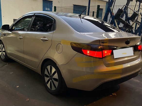 2013 Kia Rio 4-speed III, бежевый, 930000 рублей - вид 10