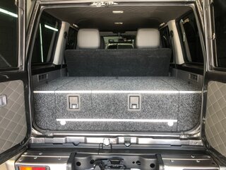 2022 Toyota Land Cruiser 76 70 Series Рестайлинг 1, серый, 13000000 рублей, вид 5
