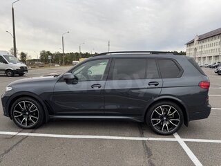 2022 BMW X7 40i I (G07), серый, 8500000 рублей, вид 4