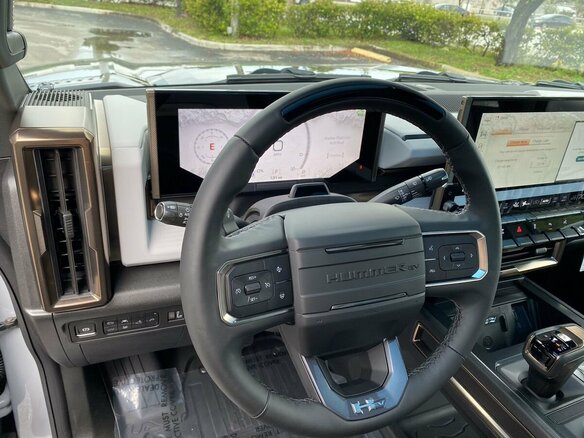 2024 GMC Hummer EV, серый, 18000000 рублей - вид 11
