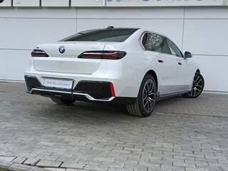 2025 BMW 7 серии 740i xDrive VII (G70), белый, 16500000 рублей, вид 4