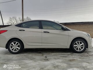 2015 Hyundai Solaris I Рестайлинг, бежевый, 1000000 рублей, вид 3