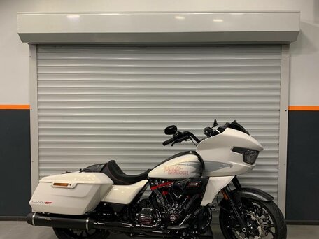 2024 Harley-Davidson CVO Road Glide ST, белый, 5800000 рублей, вид 2