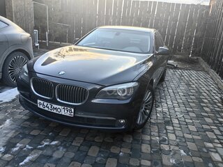 2009 BMW 7 серии 740i V (F01/F02/F04), серый, 2100000 рублей, вид 1