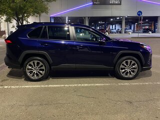 2022 Toyota RAV4 V (XA50), синий, 4200000 рублей, вид 2