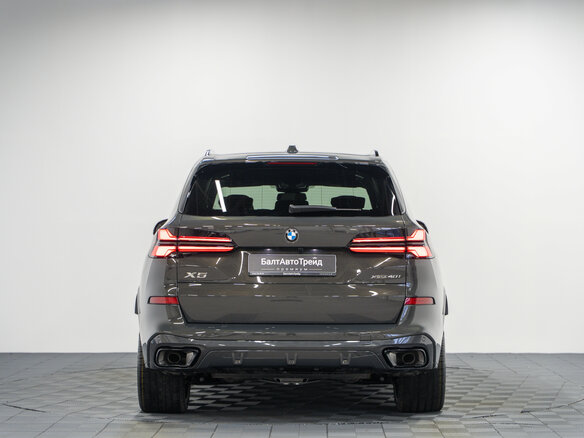 2025 BMW X5 40i IV (G05/G18) Рестайлинг, серый - вид 6