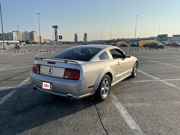 2005 Ford Mustang V, серый, 3100000 рублей - вид 6