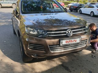 2013 Volkswagen Touareg II, коричневый, 2390000 рублей, вид 1