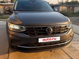 2021 Volkswagen Tiguan II Рестайлинг, серый, 3000000 рублей, вид 1