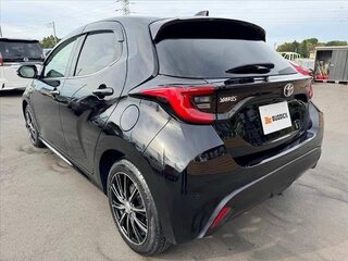 2021 Toyota Yaris IV, чёрный, 1120000 рублей, вид 5