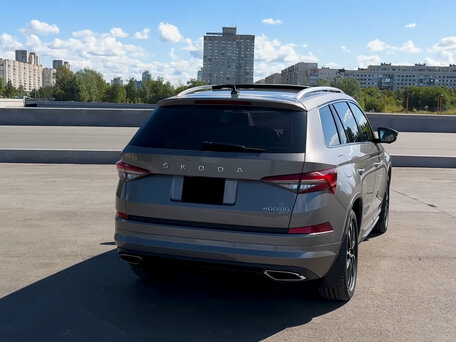 2025 Skoda Kodiaq I Рестайлинг, серый, 3650000 рублей, вид 3