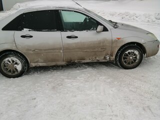 2004 Ford Focus I Рестайлинг, серебристый, 200000 рублей, вид 3