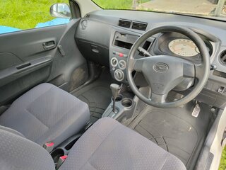 2011 Daihatsu Mira VII, белый, 300000 рублей, вид 3