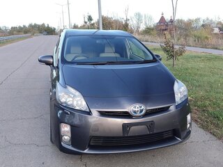 2011 Toyota Prius III (XW30), серый, 990000 рублей, вид 4