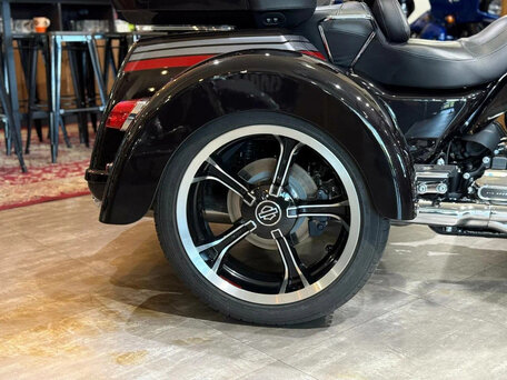 2020 Harley-Davidson CVO Tri Glide, чёрный, 7500000 рублей, вид 2