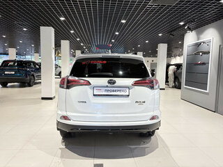 2019 Toyota RAV4 IV (XA40) Рестайлинг, белый, 2328000 рублей, вид 3