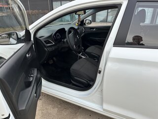 2018 Hyundai Solaris II, белый, 1500000 рублей, вид 5