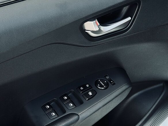 2020 Hyundai Solaris II Рестайлинг, белый, 1600000 рублей - вид 20
