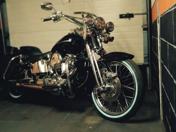 2001 Harley-Davidson Springer Softail, чёрный - вид 4
