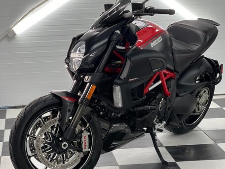 2012 Ducati Diavel, серый, 1270000 рублей, вид 4