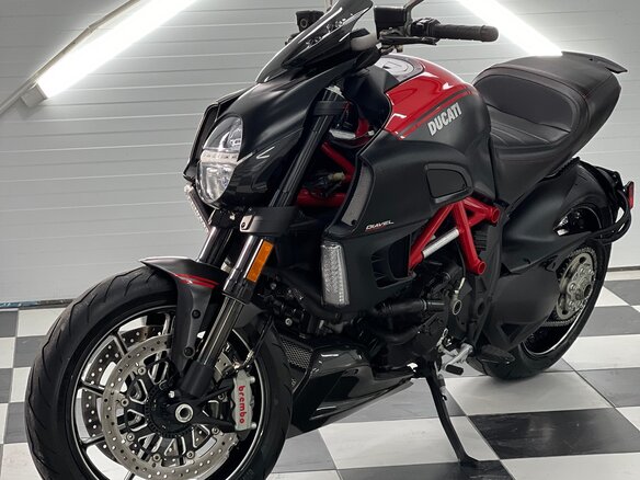 2012 Ducati Diavel, серый, 1270000 рублей - вид 3