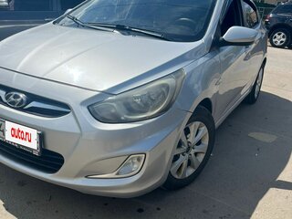 2013 Hyundai Solaris I, серебристый, 670000 рублей, вид 1