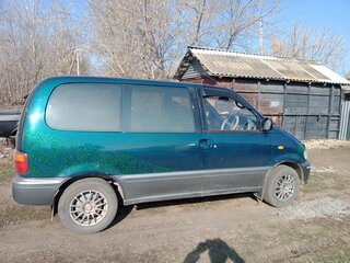1995 Nissan Serena I (C23), зелёный, 340000 рублей, вид 2