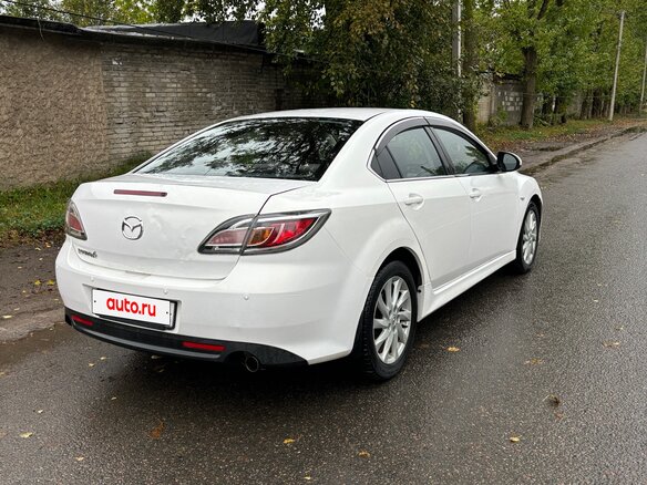 2010 Mazda 6 II (GH) Рестайлинг, белый, 730000 рублей - вид 4