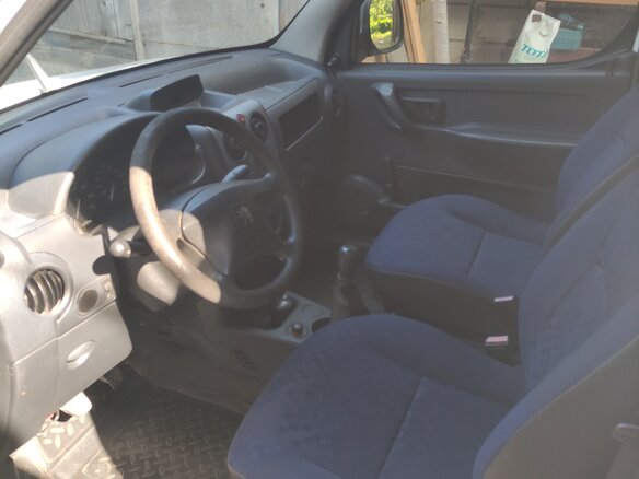 2008 Peugeot Partner, белый, 400000 рублей - вид 35
