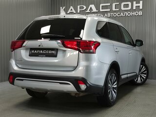 2021 Mitsubishi Outlander III Рестайлинг 3, серый, 2700000 рублей, вид 2