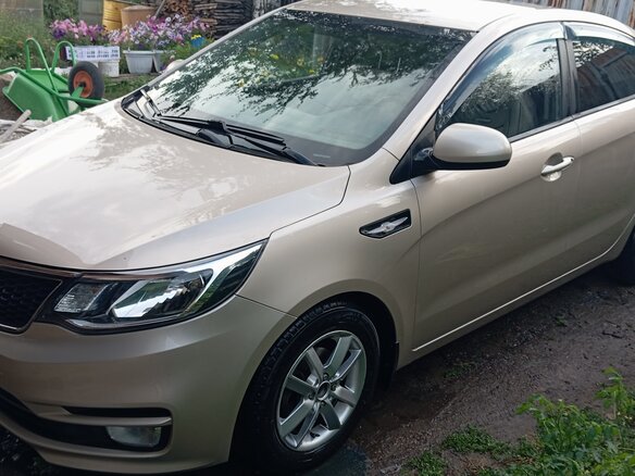 2015 Kia Rio III Рестайлинг, бежевый, 1220000 рублей