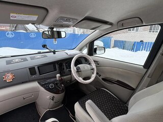 2011 Toyota ISis I Рестайлинг, белый, 1150000 рублей, вид 4