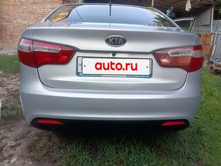 2013 Kia Rio III, серебристый, 750000 рублей, вид 4