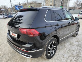2021 Volkswagen Tiguan II Рестайлинг, чёрный, 2999000 рублей, вид 4