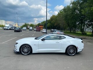 2018 Chevrolet Camaro VI Рестайлинг, белый, 3415000 рублей, вид 3