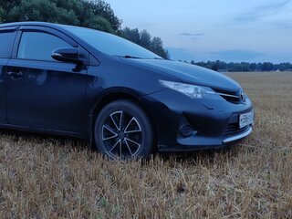 2013 Toyota Auris II, чёрный, 1220000 рублей, вид 3