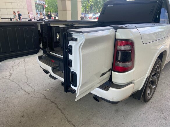 2023 Ram 1500 Quad Cab eTorque V, коричневый, 11300000 рублей - вид 12
