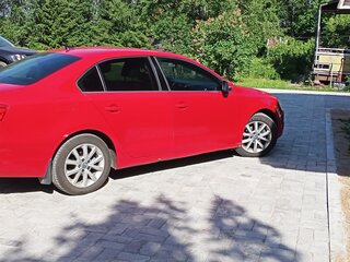 2013 Volkswagen Jetta VI, красный, 1250000 рублей, вид 3
