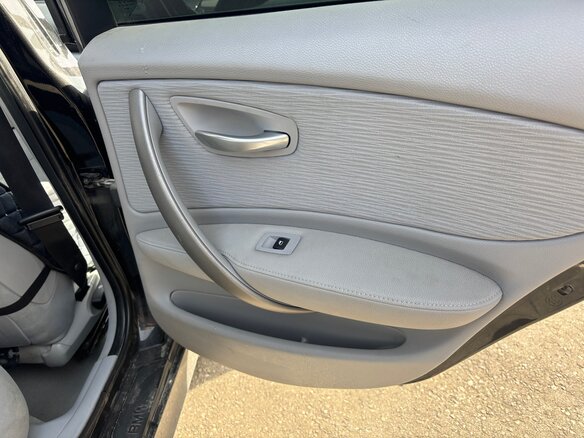 2009 BMW 1 серии 116i I (E81/E82/E87/E88) Рестайлинг, чёрный, 740000 рублей - вид 13