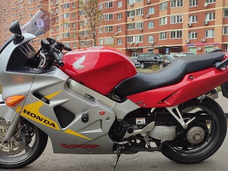 1998 Honda VFR 800, красный, 450000 рублей, вид 1