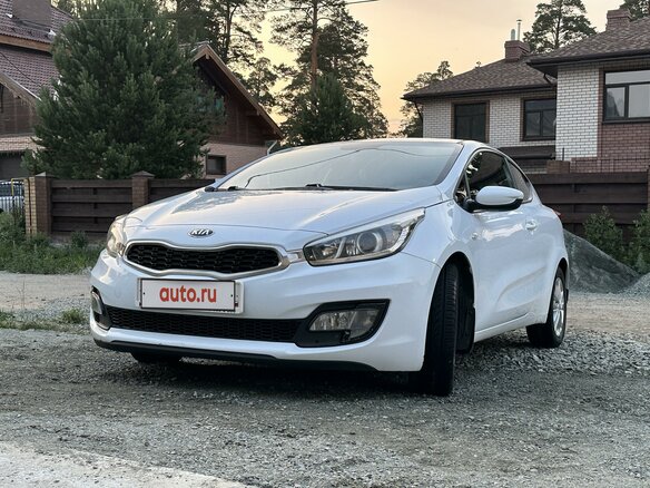 2013 Kia Ceed II, белый, 750000 рублей - вид 3