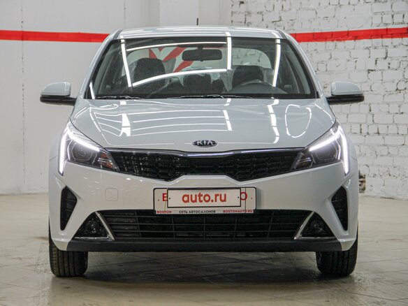 2020 Kia Rio IV Рестайлинг, белый - вид 12