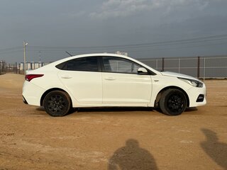 2017 Hyundai Solaris II, белый, 940000 рублей, вид 4